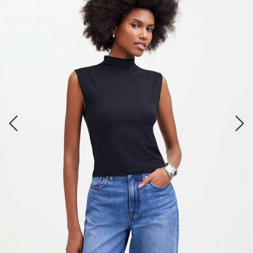 Cropped Muscle Tee in True Blac